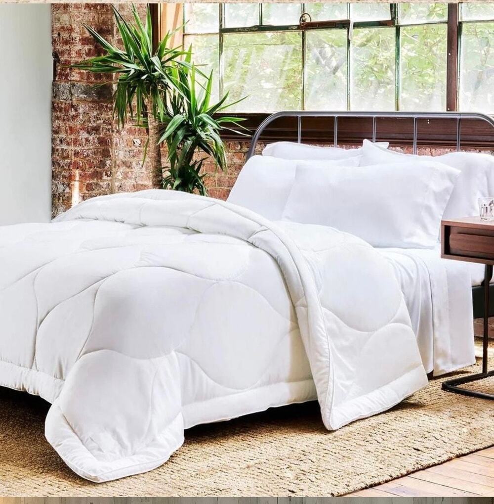 Buffy Cloud Comforter King White 300 Thread Count $235 msrp